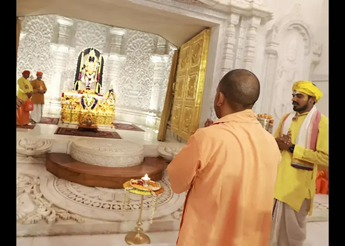 उत्तर प्रदेश मुख्यमंत्री योगी आदित्यनाथ ने अयोध्या में श्रीराम जन्मभूमि मंदिर और हनुमानगढ़ी में पूजा अर्चना की