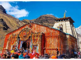 केदारनाथ मंदिर परिसर में मोबाइल पर प्रतिबंध, रील/video बनाने वालों के खिलाफ सख्त कार्रवाई