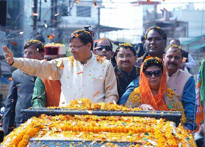 उत्तराखंड मुख्यमंत्री धामी ने देहरादून में अपनी सरकार के तीन साल पूरे होने पर निकाली रोड शो