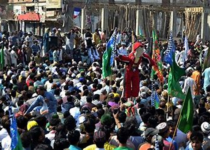 पहलगाम हमले पर उबाल: देशभर में प्रदर्शन, पाकिस्तान के खिलाफ कड़ी कार्रवाई की मांग तेज