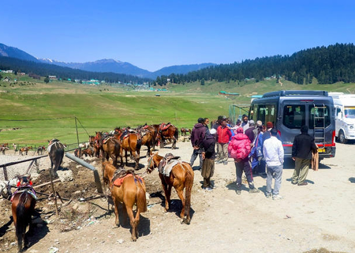आतंकी हमले के बाद अलर्ट: कश्मीर के 48 पर्यटन स्थल अस्थायी रूप से बंद