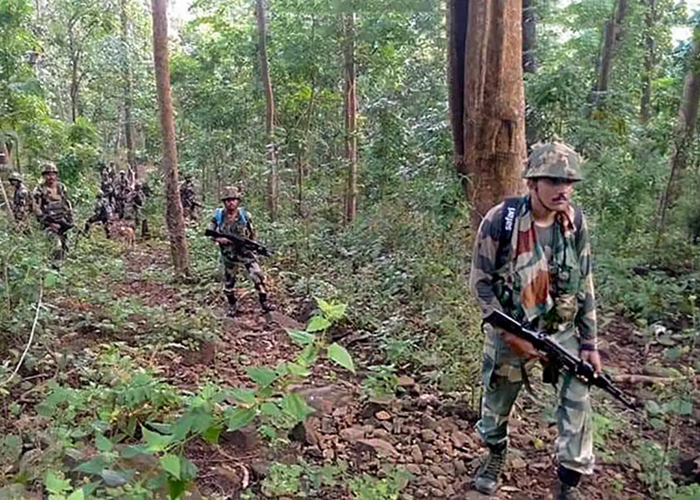 नक्सलियों के गढ़ में बड़ी जीत: करेकुट्टा में फहराया तिरंगा