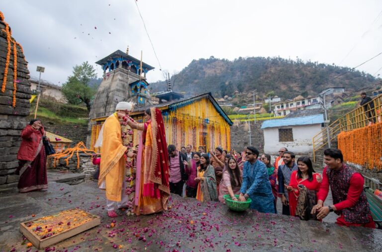 वेड इन उत्तराखंड: त्रियुगीनारायण में शादी के लिए दुनिया भर से आ रहे हैं जोड़े