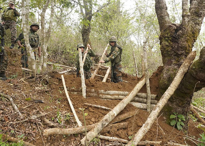 मणिपुर के तमेंगलोंग में जमीन विवाद बना जंग का मैदान, 25 घायल, सरकारी दफ्तर जलाया