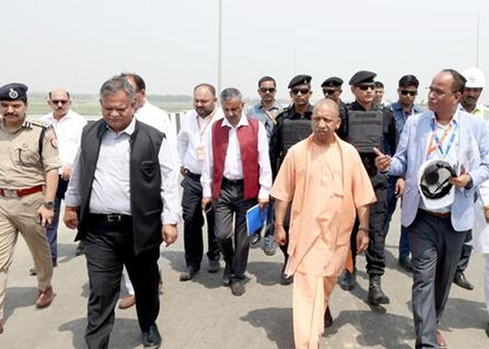 उत्तर प्रदेश बना पहला राज्य, एक्सप्रेसवे पर बने 4 एयरस्ट्रिप्स से राष्ट्रीय सुरक्षा को मिलेगी नई ताकत
