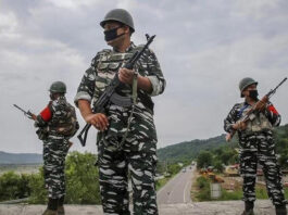 बडगाम में सुरक्षा बलों का बड़ा एक्शन: दो आतंकवादी सहयोगी हथियारों और ग्रेनेड के साथ गिरफ्तार
