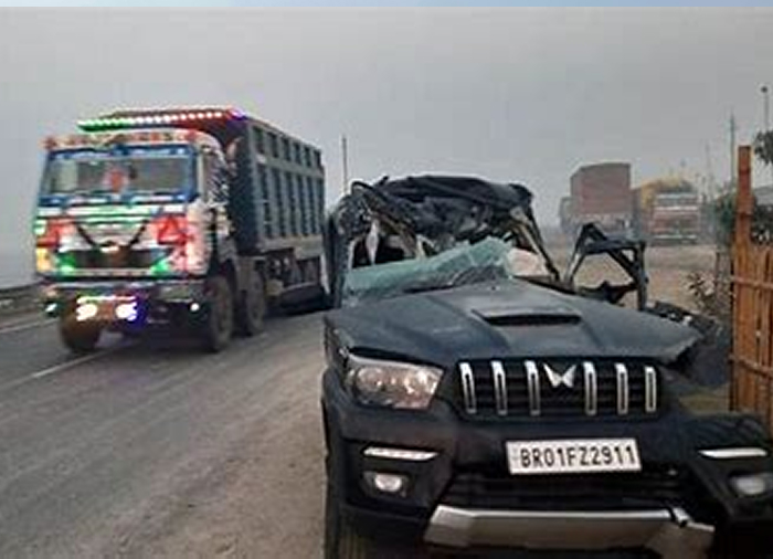 बिहार के कटिहार में कार-ट्रैक्टर टक्कर, 8 की मौत, कई घायल