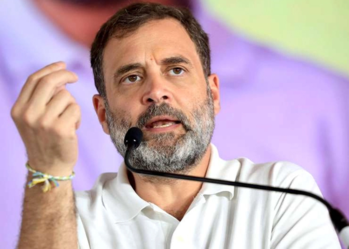 शहीद के घर पहुंचे राहुल गांधी: विनय नरवाल के परिवार से मिलकर बांधा हौसला
