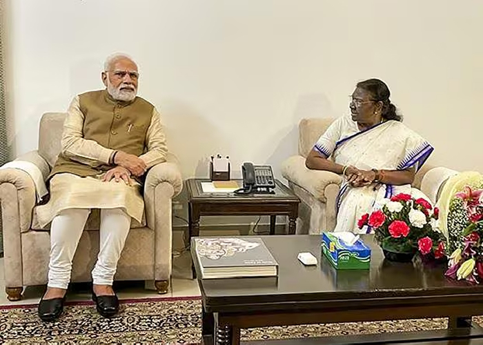 ऑपरेशन सिंदूर के बाद पीएम मोदी की राष्ट्रपति मुर्मू से खास मुलाकात, बड़े फैसलों के संकेत