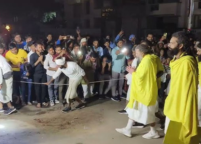 वृंदावन में संत प्रेमानंद महाराज बड़े हादसे से बाल-बाल बचे, पदयात्रा में मची अफरा-तफरी