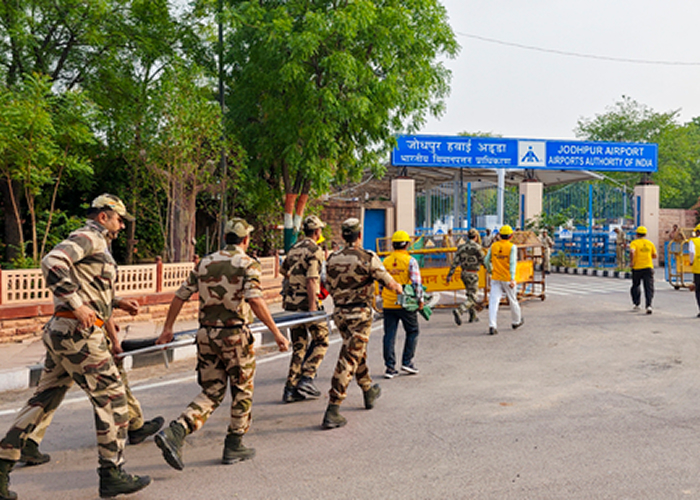 राजस्थान के तीन शहरों में रेड अलर्ट, पाक तनाव के बीच लोगों को घर लौटने का आदेश