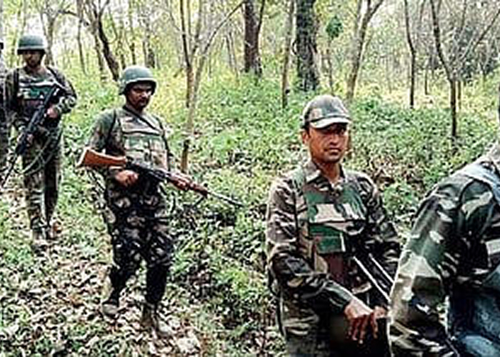 मणिपुर में 11 उग्रवादी गिरफ्तार, भारी मात्रा में हथियार और गोला-बारूद बरामद