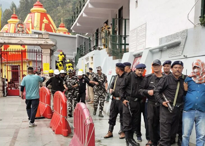 कैंची धाम मॉक ड्रिल में हुआ खौ़फनाक मंजर: 2 'आतंकवादी' ढेर, 3 को जिंदा दबोचा, जैसे युद्ध का दृश्य