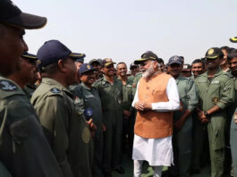 PM मोदी का आदमपुर एयरबेस दौरा: सैनिकों से मिलकर पाकिस्तान को दिया करारा संदेश