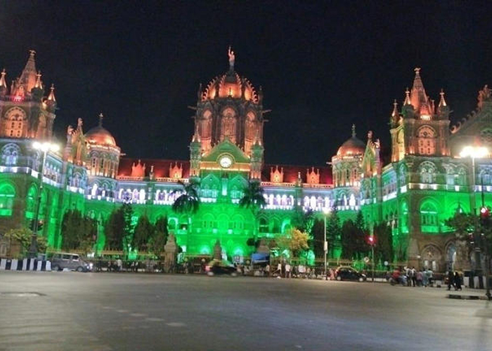 मुंबई का CSMT तिरंगे रंगों में रोशन, ऑपरेशन सिंदूर की सफलता मनाई गई