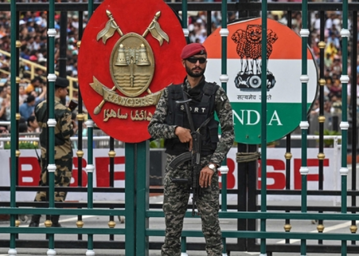 भारत-पाकिस्तान के राजनयिकों को 24 घंटे में निष्कासित करने का आदेश, दोनों देशों के बीच बढ़ा तनाव