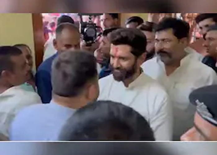 चिराग-तेजस्वी की मुलाकात ने बढ़ाई सियासी हलचल, LJPR बोली– ‘बड़े-छोटे भाई जैसा रिश्ता’