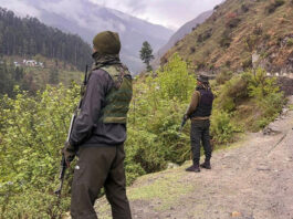 किश्तवाड़ मुठभेड़ जारी: घने जंगलों में छिपे हैं 4 आतंकी, सुरक्षा बलों का सर्च ऑपरेशन तेज