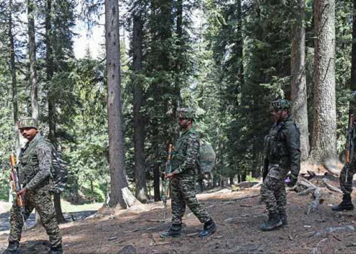 किश्तवाड़ मुठभेड़ में एक जवान शहीद, 2 घायल; आतंकवादियों की खोज जारी