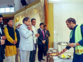 शशि थरूर ने सरफराज अहमद की पूजा में भागीदारी की सराहना की, दिखाया धार्मिक सौहार्द का अनोखा उदाहरण