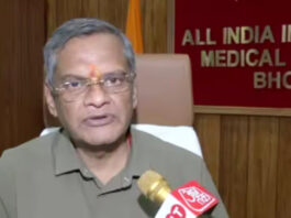 कोरोना के नए वेरिएंट पर बोले AIIMS डायरेक्टर: "हल्के लक्षण पर न घबराएं, रहें सतर्क और सावधान"