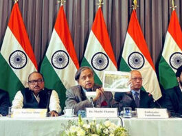 सर्जिकल स्ट्राइक को लेकर कांग्रेस-भाजपा में जोरदार टकराव, शशि थरूर फंसे घमासान के बीच