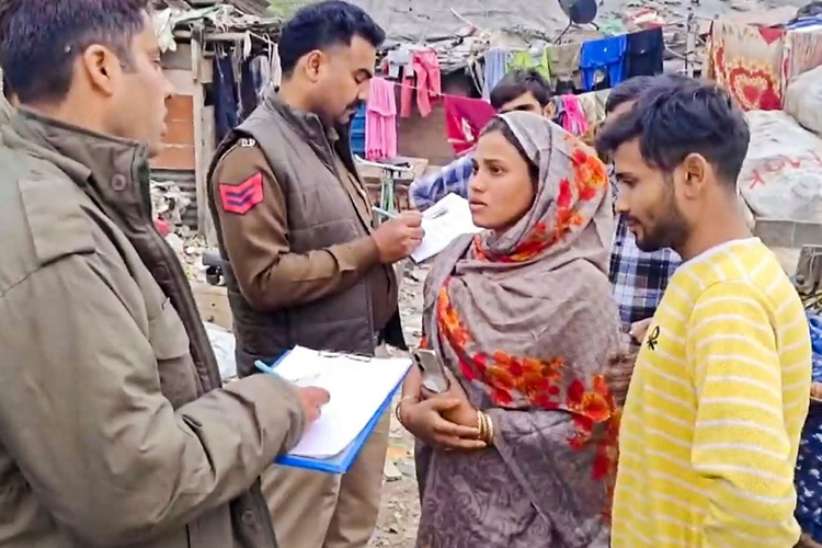 दिल्ली में घुसपैठियों पर पुलिस की बड़ी कार्रवाई, 30 अवैध बांग्लादेशी नागरिक धराए