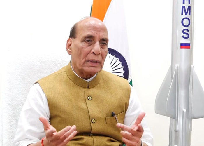 रक्षा मंत्री राजनाथ सिंह का भुज वायुसेना स्टेशन दौरा, सुरक्षा तैयारियों का करेंगे जायजा