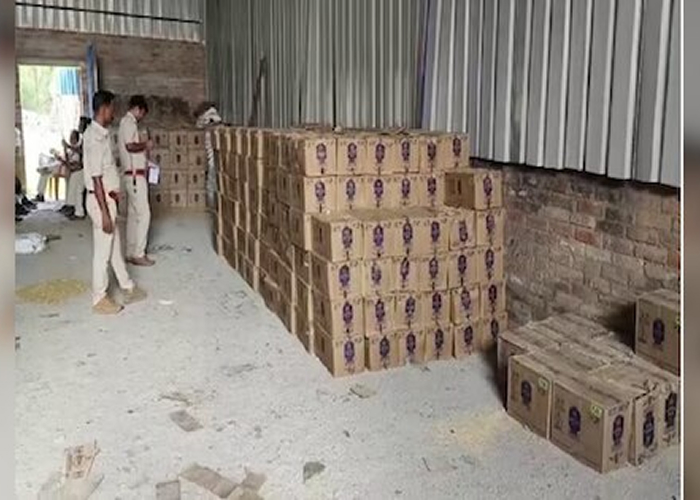 मुजफ्फरपुर में एंबुलेंस बनी शराब की तिजोरी! तहखाने में छुपाई गई लाखों की विदेशी शराब बरामद