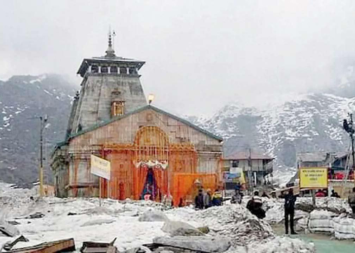 महादेव के धाम में भक्ति का सैलाब: केदारनाथ धाम में कपाट खुले, पुष्पवर्षा से गूंज उठा आकाश