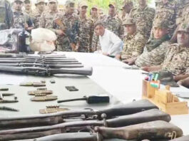 गिरिडीह में नक्सली बंकर से 14 हथियार व भारी विस्फोटक बरामद, पुलिस-CRPF को बड़ी सफलता