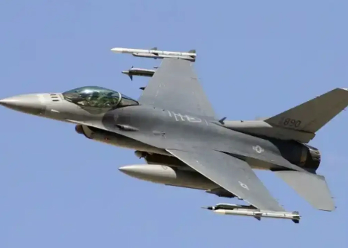 यूक्रेन का अमेरिकी F-16 लड़ाकू विमान क्रैश, पायलट सुरक्षित रूप से इजेक्ट हुआ