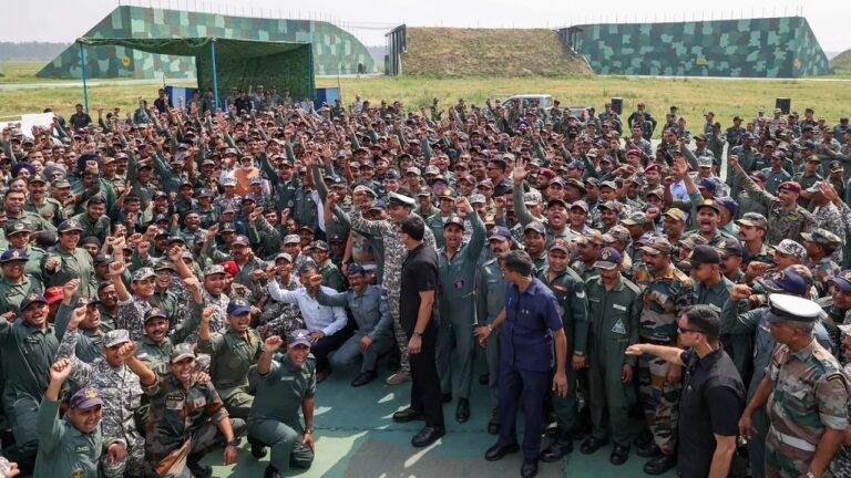 भारत-पाकिस्तान के बीच सीजफायर के एलान के बाद पहली बार पंजाब के आदमपुर एयरबेस पहुंचे पीएम मोदी