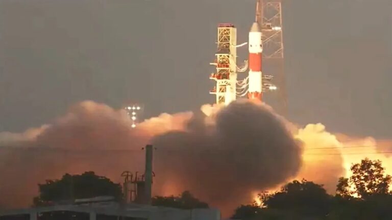 इसरो का 101वां मिशन फेल, ईओएस-09 जासूसी उपग्रह लॉन्चिंग के कुछ देर बार असफल