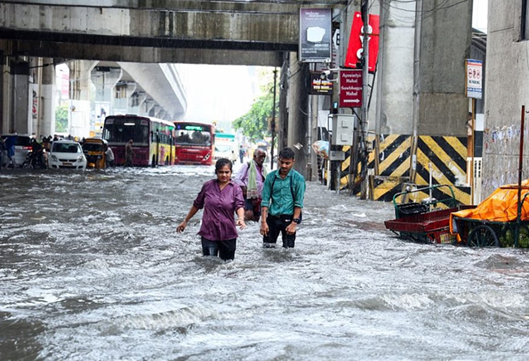 उत्तर पूर्व में बारिश का कहर: बाढ़ और भूस्खलन से दो दिनों में 25 से अधिक मौतें, जनजीवन अस्त-व्यस्त
