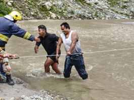 सिक्किम में भारी बारिश और भूस्खलन का कहर: 1,500 पर्यटक फंसे, तीस्ता में बहे 8 की तलाश थमी