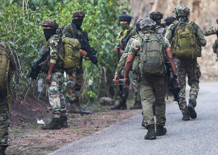 जम्मू-कश्मीर के कठुआ में तीन संदिग्ध आतंकियों की तलाश, बड़े पैमाने पर सर्च ऑपरेशन शुरू