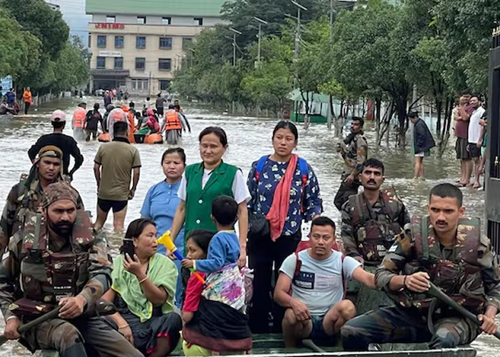 मणिपुर में भीषण बाढ़ का कहर: 56,000 से ज़्यादा लोग प्रभावित, हज़ारों घर तबाह