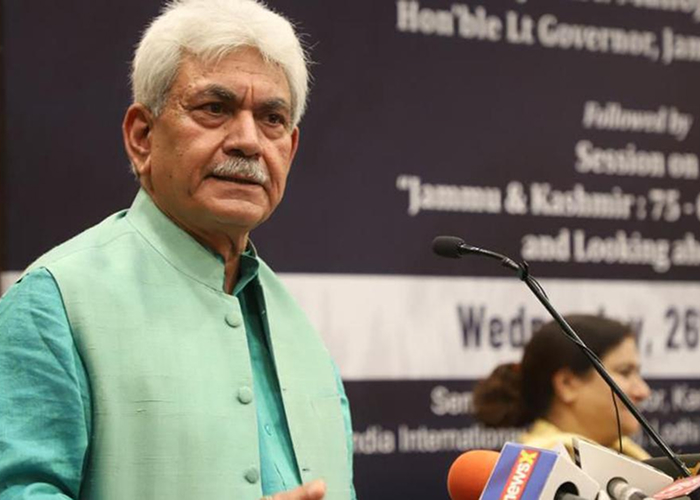 आतंकी संगठनों से संबंध पर बड़ी कार्रवाई: जम्मू-कश्मीर के उपराज्यपाल ने 3 सरकारी कर्मचारियों को नौकरी से निकाला