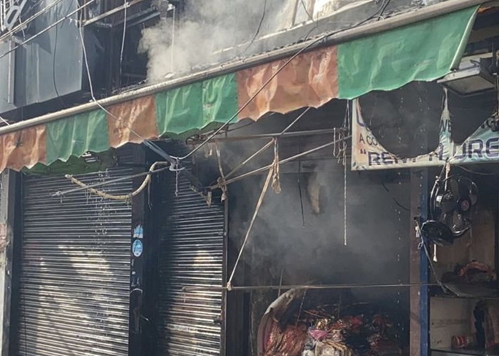 दिल्ली द्वारका सेक्टर-13 की शबद अपार्टमेंट में भीषण आग, मौके पर पहुंचीं 8 दमकल गाड़ियाँ, अफरा-तफरी का माहौल