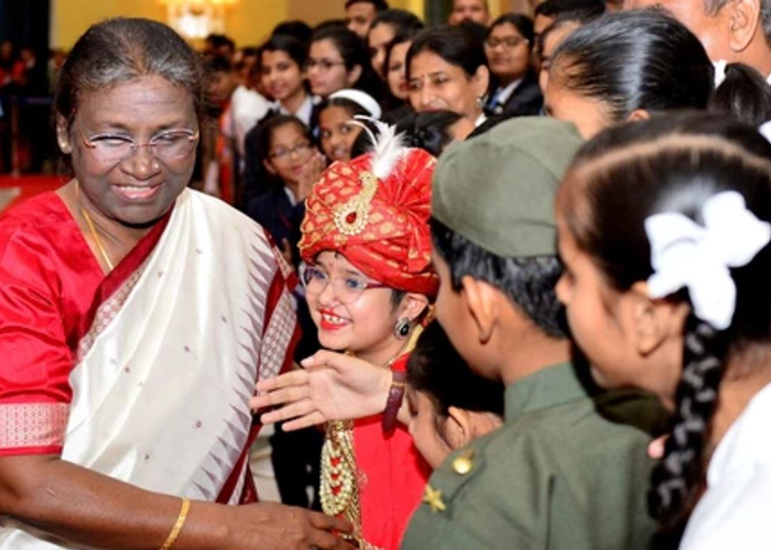 देहरादून में बच्चों के अनोखे बर्थडे विश पर भावुक हुईं राष्ट्रपति द्रौपदी मुर्मू, खुशी के आंसू छलक पड़े आंखों से