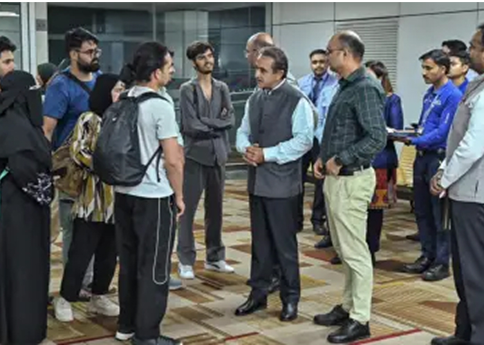 ईरान ने भारत के लिए खोला हवाई मार्ग, ऑपरेशन सिंधु के तहत 1,000 भारतीय छात्रों की वतन वापसी शुरू