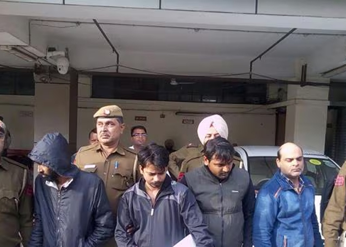 दिल्ली: फर्जी डिग्री रैकेट का भंडाफोड़, 5 गिरफ्तार — नकली दस्तावेज़ों की भरमार से खुली जालसाजी की परतें