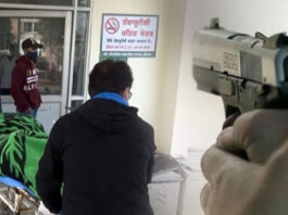 हल्द्वानी में खौफनाक वारदात: कार सवार युवकों पर ताबड़तोड़ फायरिंग, ईंटों से हमला — एक की हालत नाजुक