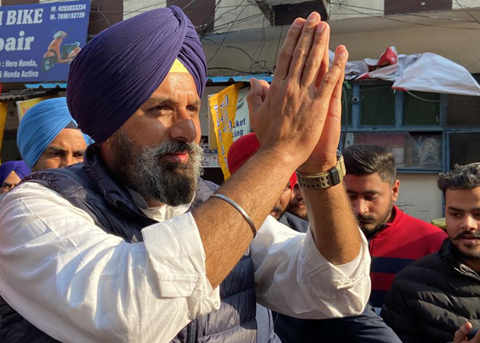 अकाली दल नेता बिक्रम मजीठिया अमृतसर स्थित घर से गिरफ्तार, छापेमारी के बाद बड़ी कार्रवाई
