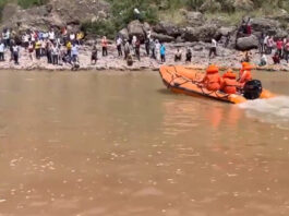 जम्मू में तवी नदी में फंसे 9 लोगों का रोमांचक रेस्क्यू, बढ़ते जलस्तर के बीच चली सांसें रोक देने वाली मुहिम