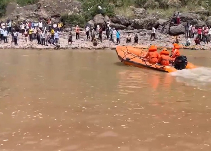 जम्मू में तवी नदी में फंसे 9 लोगों का रोमांचक रेस्क्यू, बढ़ते जलस्तर के बीच चली सांसें रोक देने वाली मुहिम