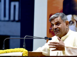 संविधान पर संघ नेता के बयान से गरमाई सियासत: कांग्रेस बोली – 'RSS ने कभी संविधान को नहीं माना'