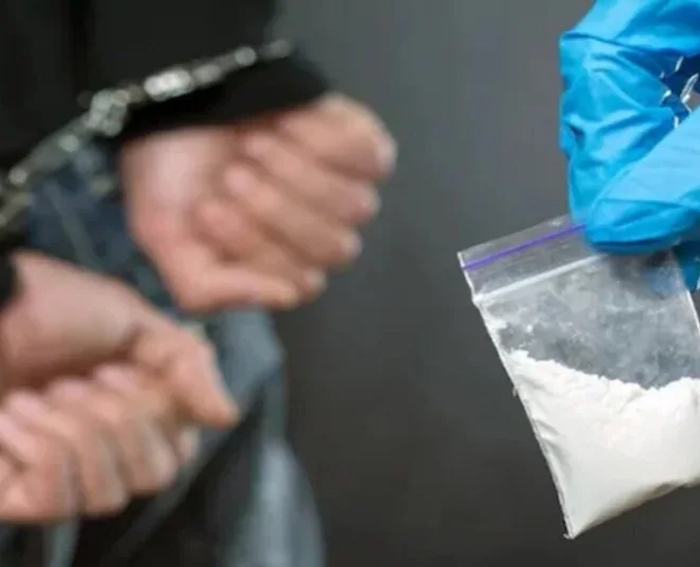 ठाणे पुलिस की बड़ी कार्रवाई: फ्लैट से 2.12 करोड़ रुपये की मेफेड्रोन ड्रग्स बरामद, तीन आरोपी गिरफ्तार