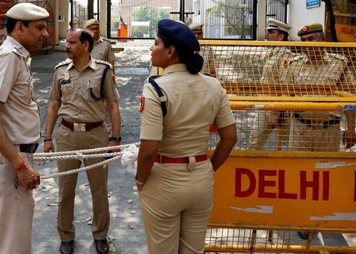 दिल्ली में बड़ा खुलासा: किन्नर बनकर रह रहे थे 5 बांग्लादेशी, 18 अवैध नागरिक गिरफ्तार